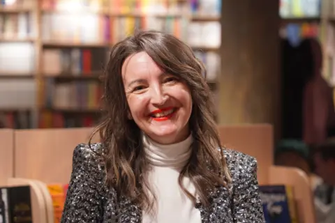 „Snaga i ljubav Jelene, supruge despota Stefana Lazarevića“: Ana Atanasković predstavila knjigu „Zmajeva žena“ - slika 1