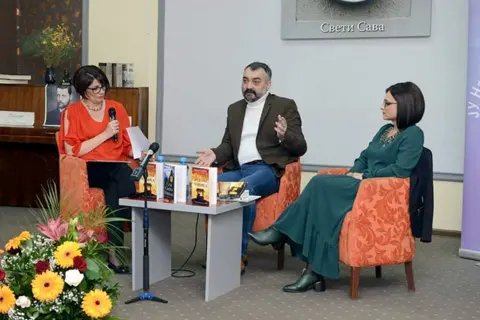 Roman „Zidanje ambisa“ predstavljen čitaocima u Vranju - slika 1