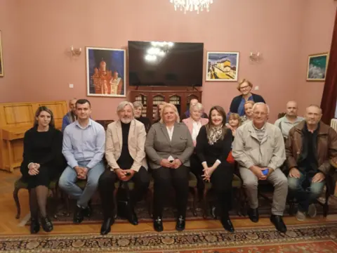 IMG-38e3feac4372e0361711053a1c4feead-V