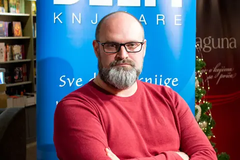 Savršenstvo nesavršenosti Darka Tuševljakovića: Oprostite mu šnenokle - slika 1