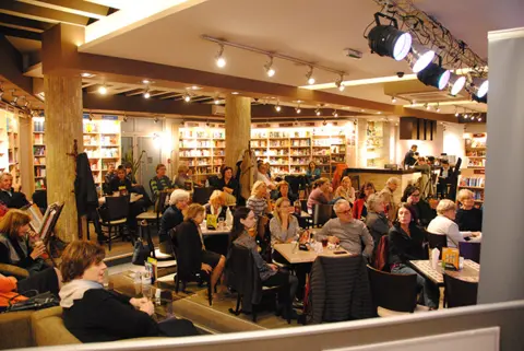 Književni klub o romanu „Beži, Zeko, beži”: Maestralno delo o američkom društvu XX veka - slika 1