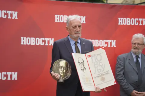 Selimiru Raduloviću uručena nagrada „Meša Selimović“ - slika 1