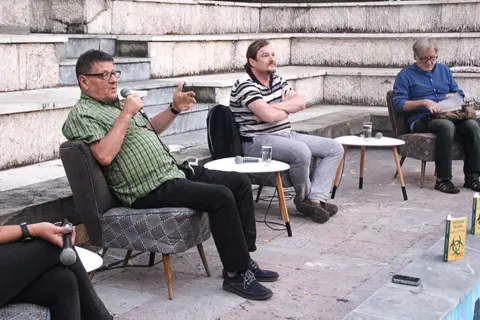 Roman „Kontraendorfin“ pisca Svetislava Basare predstavljen je 8. septembra u Doma kulture „Studentski grad“ - slika 1