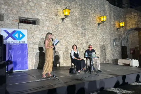 Održano književno veče Zorana Kostića Caneta u Herceg Novom - slika 2