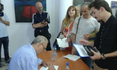 Lazar Ristovski predstavio Leskovčanima svoje „Jednostavne priče“ - slika 1