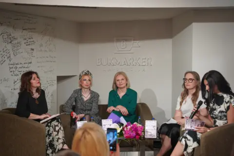 Oda ženi – predstavljen roman „Zid tajni“ Ljiljane Šarac - slika 1