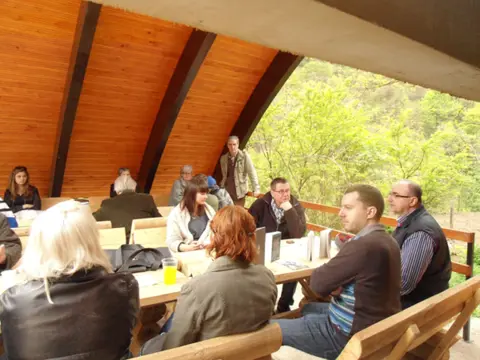 Uspešna promocija romana „Peščana hronika“ i „Sva Teslina deca“ u Bosni i Hercegovini - slika 1