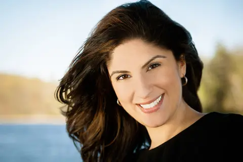 Nadija Hašimi, autorka romana „Biser koji je slomio školjku“: Romani podstiču debatu o savremenim društvenim problemima - slika 1