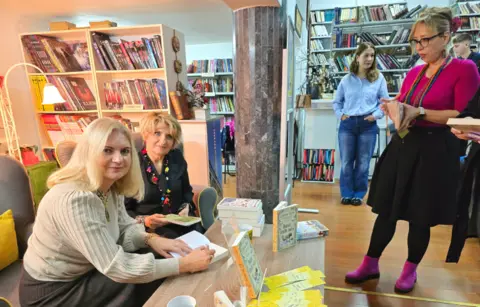 Promocija „Buketa žutih ruža“ u Kostolcu - slika 2