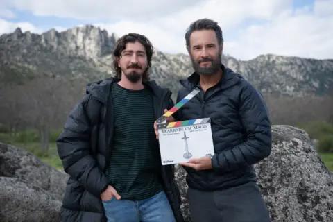Rodrigo-Santoro-and-Johnny-Massaro-Credit-Marcelo-Maragni-Netflix