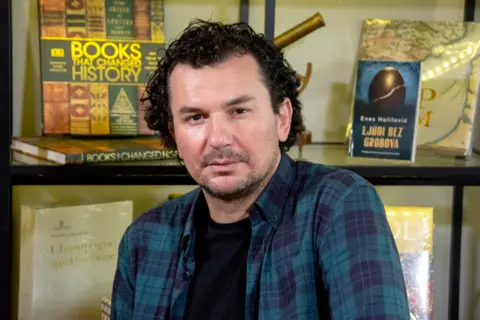 Enes Halilović, povodom premijere „Ljudi bez grobova“ u BDP-u: Niko još nije izašao iz svog detinjstva - slika 1