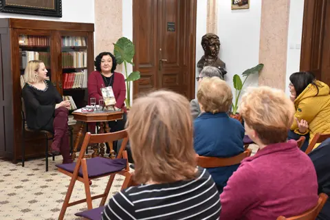 Mirjana Mitrović predstavila svoju knjigu „Autoportret sa Milenom“ - slika 1