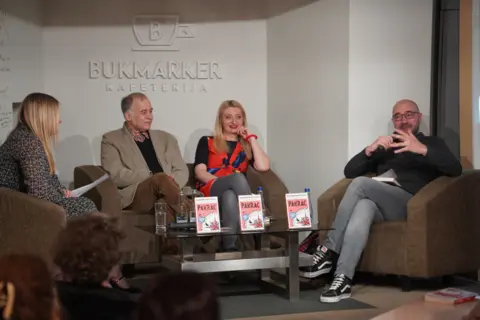 „Moji likovi su ljudi sa margine“ – održana promocija romana „Pakrac“ Vladana Matijevića - slika 1