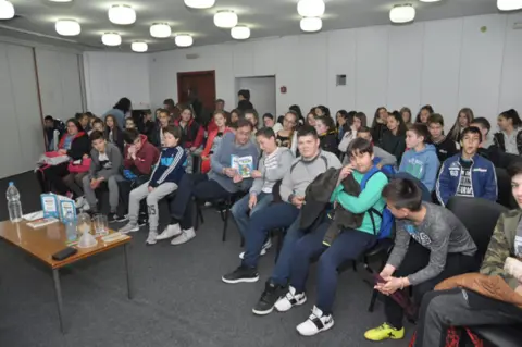 „Urnebesna fizika“ u Krupnju - slika 1