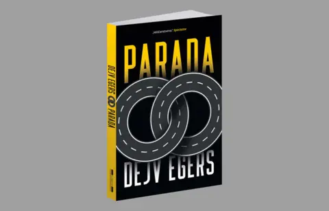 Intervju sa autorom Dejvom Egersom: „Druženje sa mladim ljudima leči duševnu bol“ - slika 1