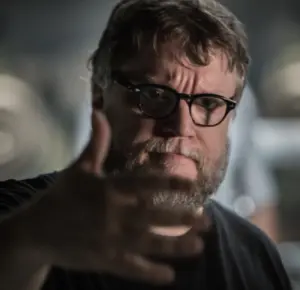 guillermo-del-toro-no-credit-1