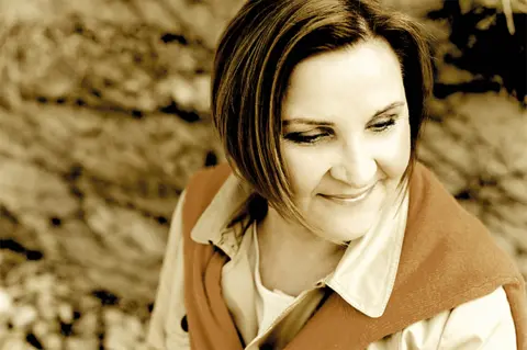 Betina Štorks: O strastvenoj, intrigantnoj i visokointeligentnoj Dori Mar - slika 1