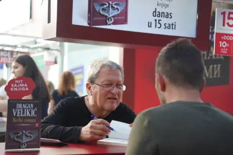 Dragan Velikić: Ljude nesreća opameti ili zakopa u mulj - slika 1