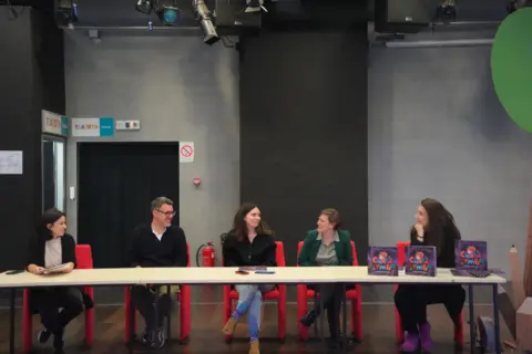 Čarobni svet knjiga Slavimira Stojanovića Futra na sceni „Duška Radovića“: U knjižare stiže i „Singi Lumba i Kamena Kraljica“ - slika 1