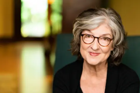 Barbara-Kingsolver-foto-by-Evan-Kafka1