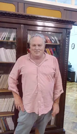 Majkl Apdajk, vajar, sin Džona Apdajka – Moj otac je voleo da putuje - slika 1