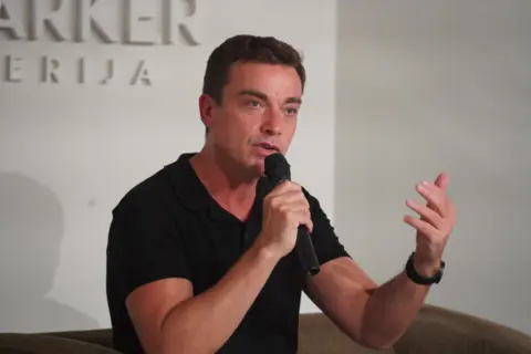 Mir je sve što nam treba – predstavljena knjiga „Povratak u mir“ Siniše Ubovića - slika 1