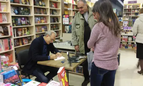 Lazar Ristovski svečano obeležio početak rada knjižare Delfi u Zrenjaninu - slika 1