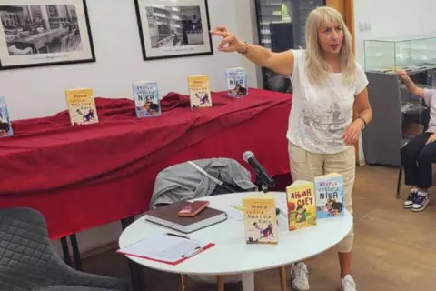 Lela Stojanović u Leskovcu i Nišu - slika 2