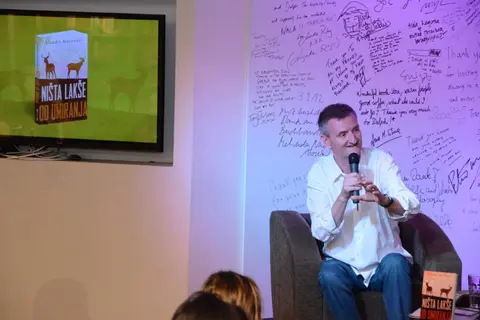 Održana promocija knjige „Ništa lakše od umiranja“ Elvedina Nezirovića - slika 2