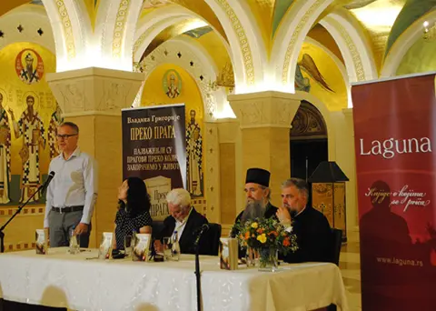 Knjiga „Preko praga“ promovisana u Hramu Svetog Save - slika 4