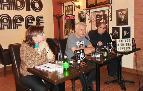 Knjiga „Između krajnosti“ promovisana u Požarevcu - slika 1