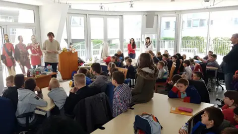 Knjige „Urnebesna fizika“ i „Avanture Kraljevića Marka“ predstavljene u Beču - slika 2