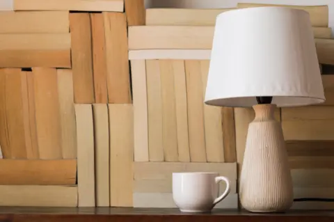 coffee-lamp-front-books