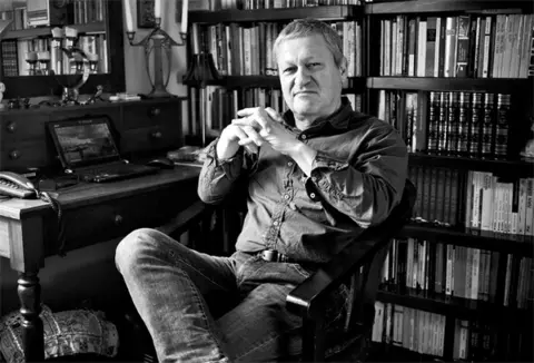 Intervju: Dragan Velikić – Urušavanje je ovde trajno stanje - slika 1