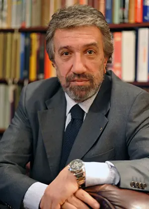 Intervju Luka Mičeta: Zašto Srbi više slave nepismenog Miloša od Svetog Save - slika 1