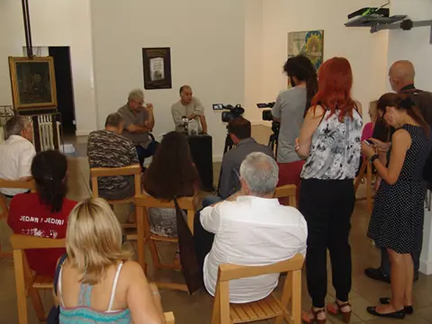 U Galeriji „Risim“ u Čačku predstavljen je novi roman Vladana Matijevića „Susret pod neobičnim okolnostima“ - slika 2