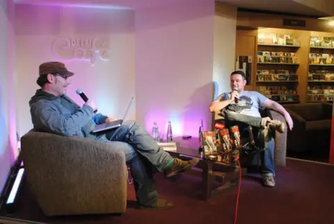 U vidu intervjua uživo Beogađanima predstavljena knjiga „Urednik“ - slika 1