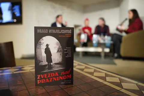 Dejan Stojiljković predstavio novinarima novu knjigu „Zvezda nad prazninom“ - slika 1