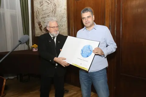 Vladušiću uručena nagrada „Beskrajni plavi krug“ - slika 1