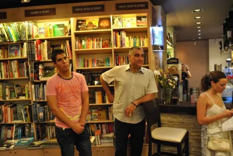 Knjiga „Sportski lider Novak Đoković i uspon Srbije“ predstavljena novinarima - slika 1