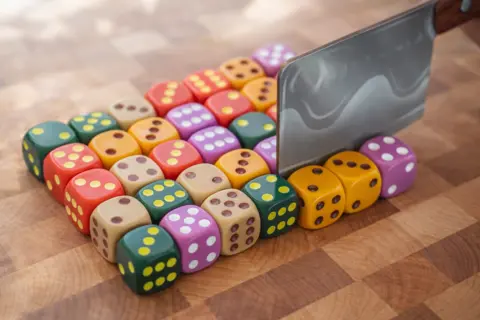 Sve što ste hteli da znate o društvenoj igri „Sitno seckano“: Skuvajte put do pobede! - slika 2