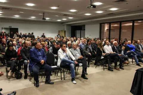 Promocija romana „Aleksandar od Jugoslavije“ Vuka Draškovića izazvala nezapamćeno interesovanje Kragujevčana - slika 1