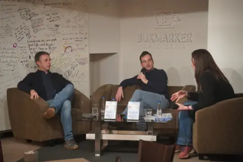 Kroz snežne tragove i ljudsku privrženost predstavljen roman „Narod što po snegu seje“ - slika 1