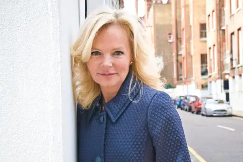 Ekskluzivno za čitaoce Lagune, Lusinda Rajli: Čvrsto odbijam da se povinujem klišeu da treba pisati „samo o onome što znate“! - slika 1