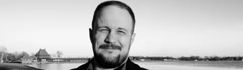 Stvarnost zagorčava život piscu: Oto Oltvanji o novom romanu, svakodnevici i inspiraciji - slika 1