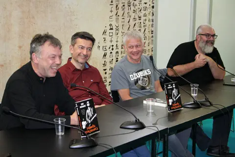 Mit Džoni Štulić: Zašto ćuti glas koji je nosio poklič i kako je frontmen Azre doživeo svoj najveći životni poraz - slika 1