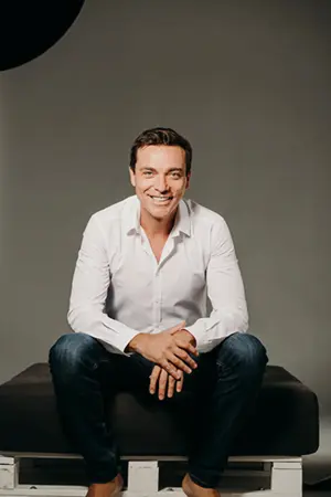 Motivacioni trener, glumac i edukator, Siniša Ubović: „Naučio sam kako da pomognem sebi“ - slika 1