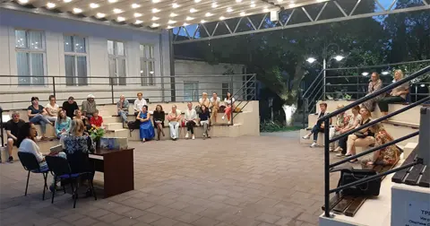 Promocija romana ,,Dok svetac bdi“ u Smederevskoj Palanci: Među svojima - slika 2