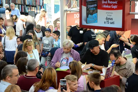 Peti dan na Sajmu knjiga obeležile su nagrade: izdavač godine i najbolja knjiga za decu - slika 1