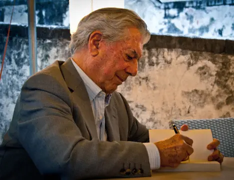 Mario Vargas Ljosa predstavlja „Burna vremena“, priču o političkim zaverama u Gvatemali tokom Hladnog rata - slika 1